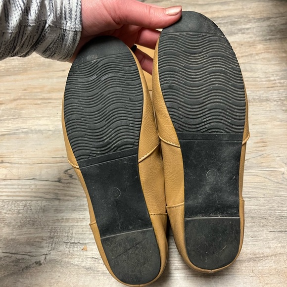 Knee high boots - Picture 2 of 3